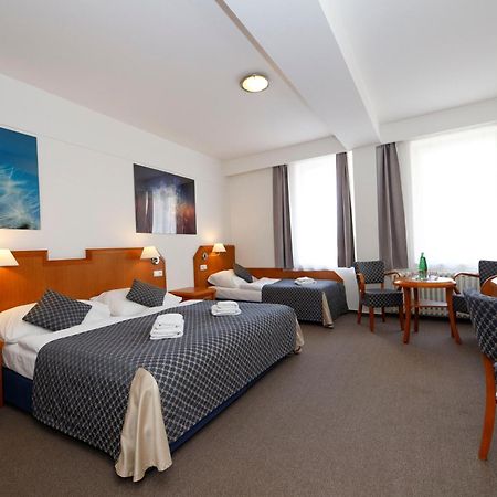 Lh Hotel Medinek Old Town Кутна-Гора Экстерьер фото