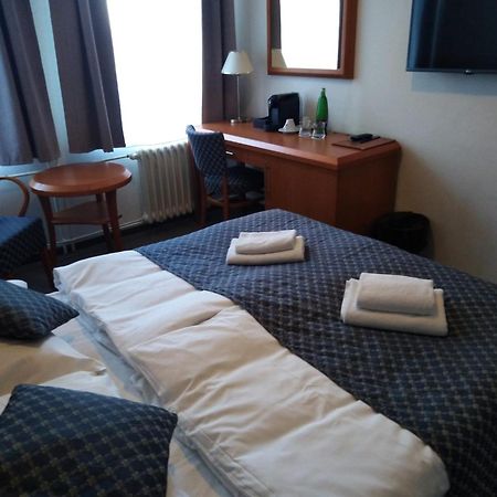 Lh Hotel Medinek Old Town Кутна-Гора Экстерьер фото