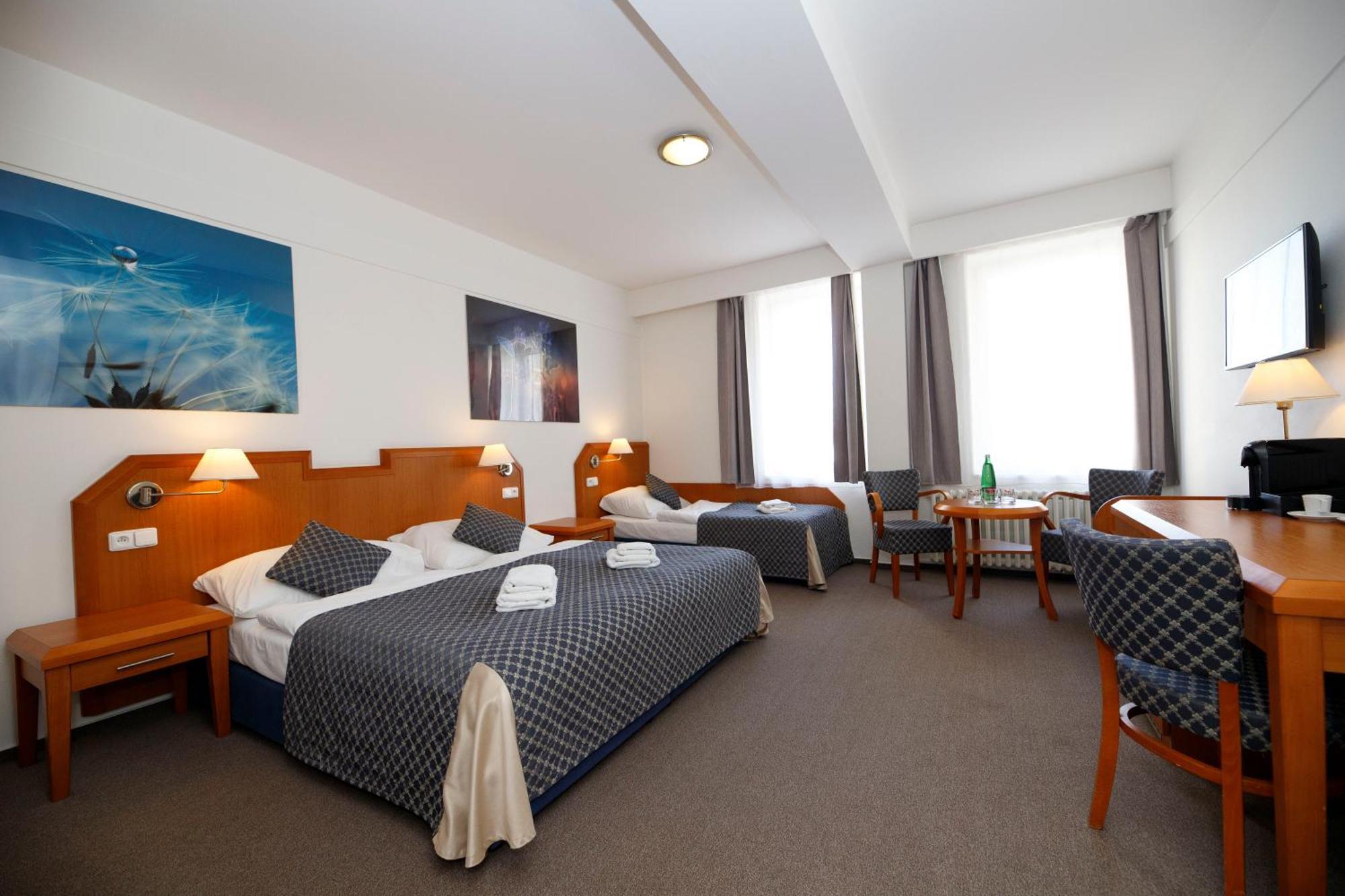 Lh Hotel Medinek Old Town Кутна-Гора Экстерьер фото
