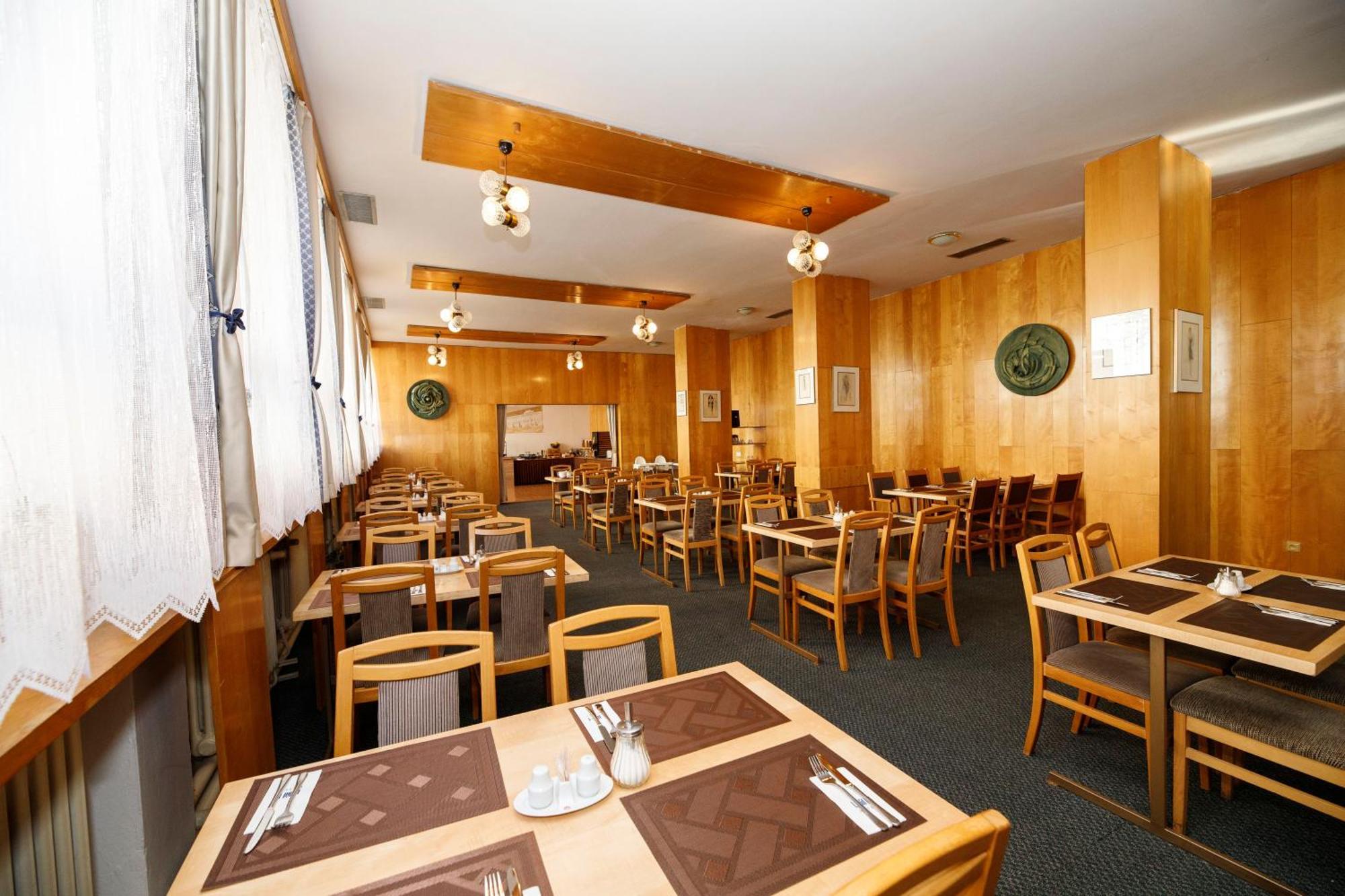 Lh Hotel Medinek Old Town Кутна-Гора Экстерьер фото