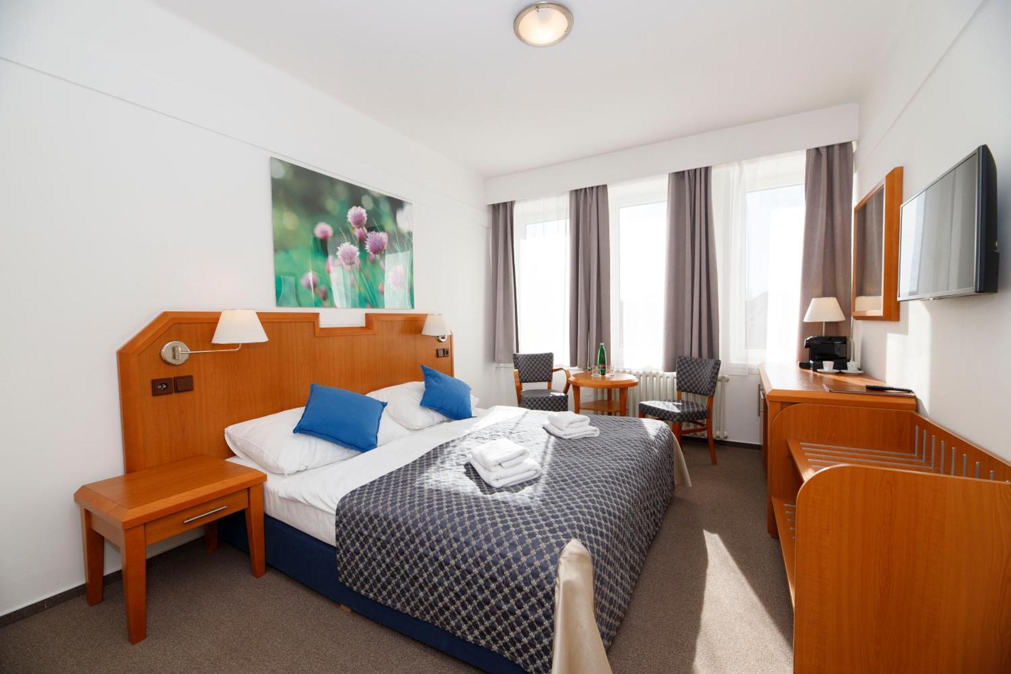 Lh Hotel Medinek Old Town Кутна-Гора Экстерьер фото
