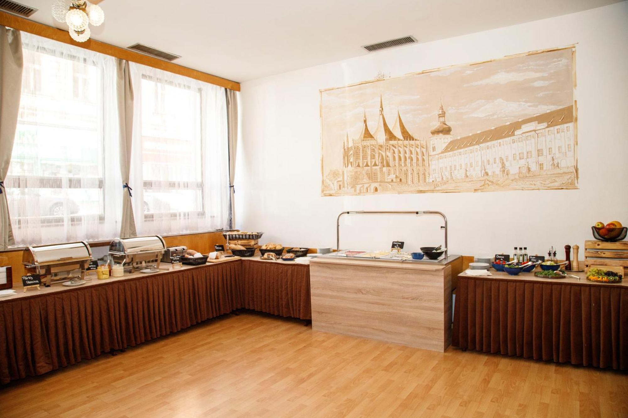 Lh Hotel Medinek Old Town Кутна-Гора Экстерьер фото