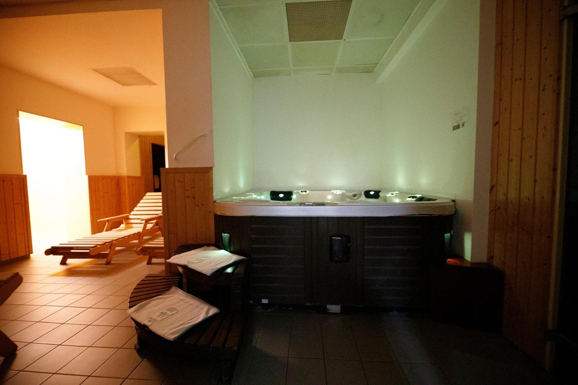 Lh Hotel Medinek Old Town Кутна-Гора Экстерьер фото