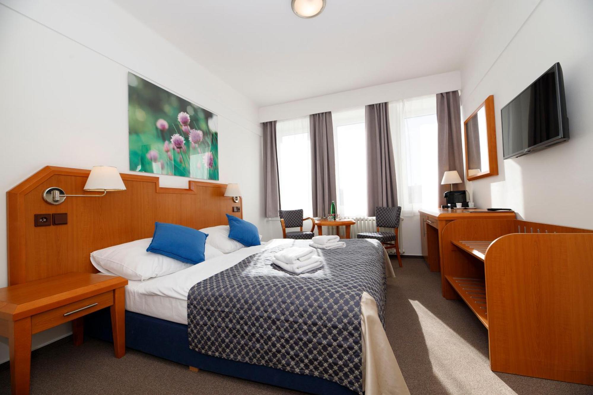Lh Hotel Medinek Old Town Кутна-Гора Экстерьер фото