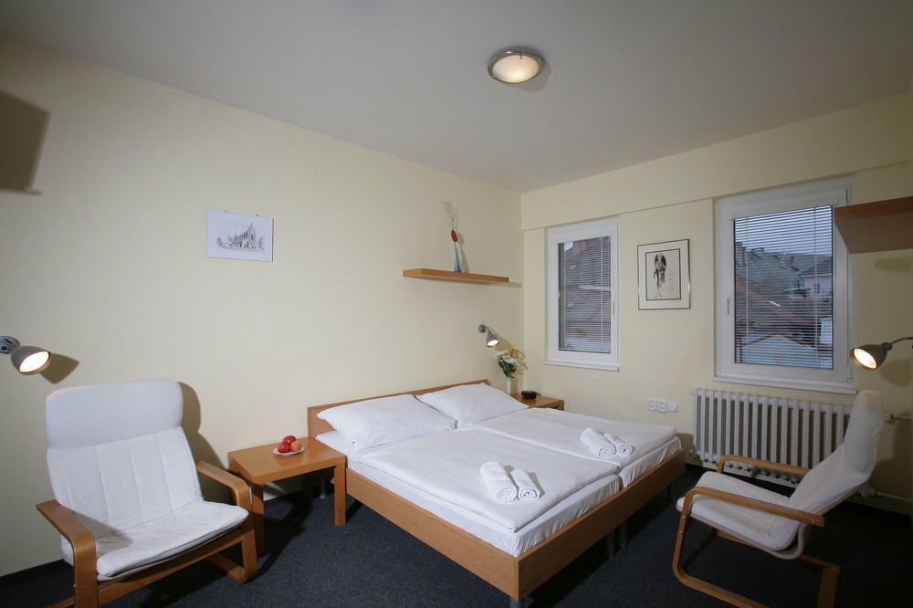 Lh Hotel Medinek Old Town Кутна-Гора Экстерьер фото