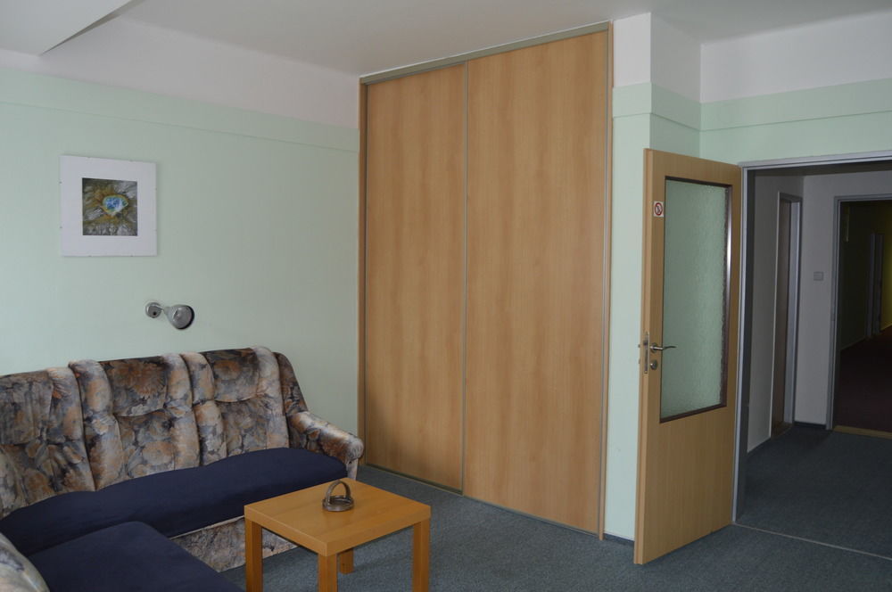 Lh Hotel Medinek Old Town Кутна-Гора Экстерьер фото