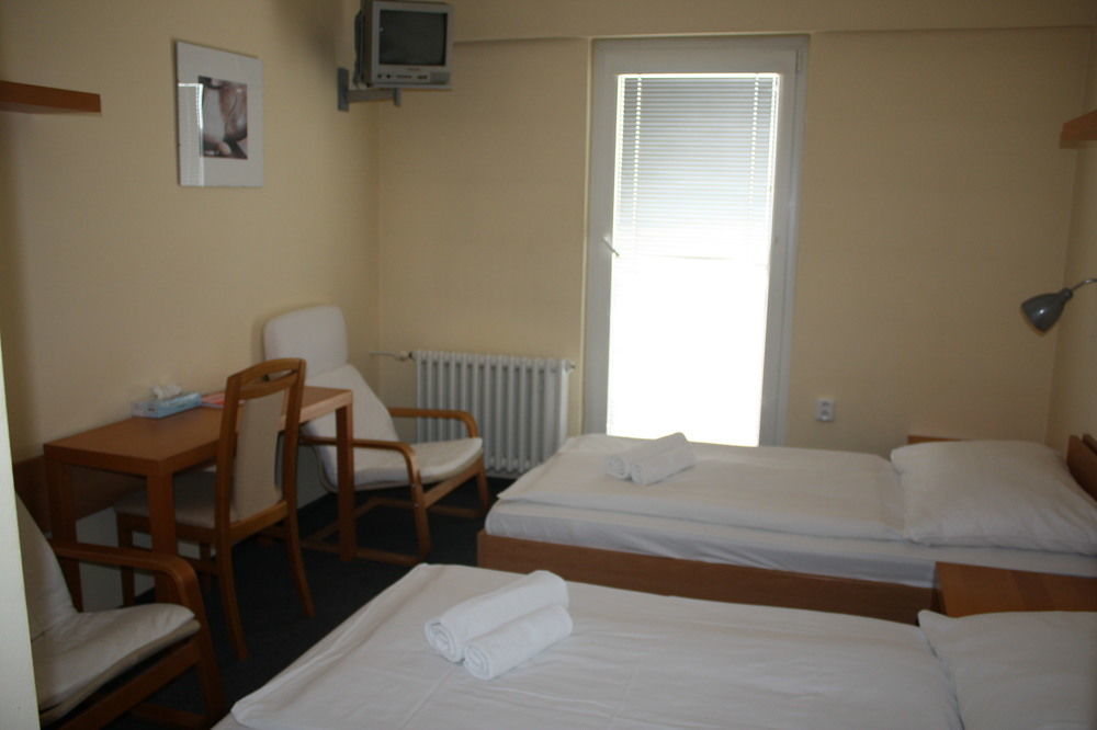 Lh Hotel Medinek Old Town Кутна-Гора Экстерьер фото