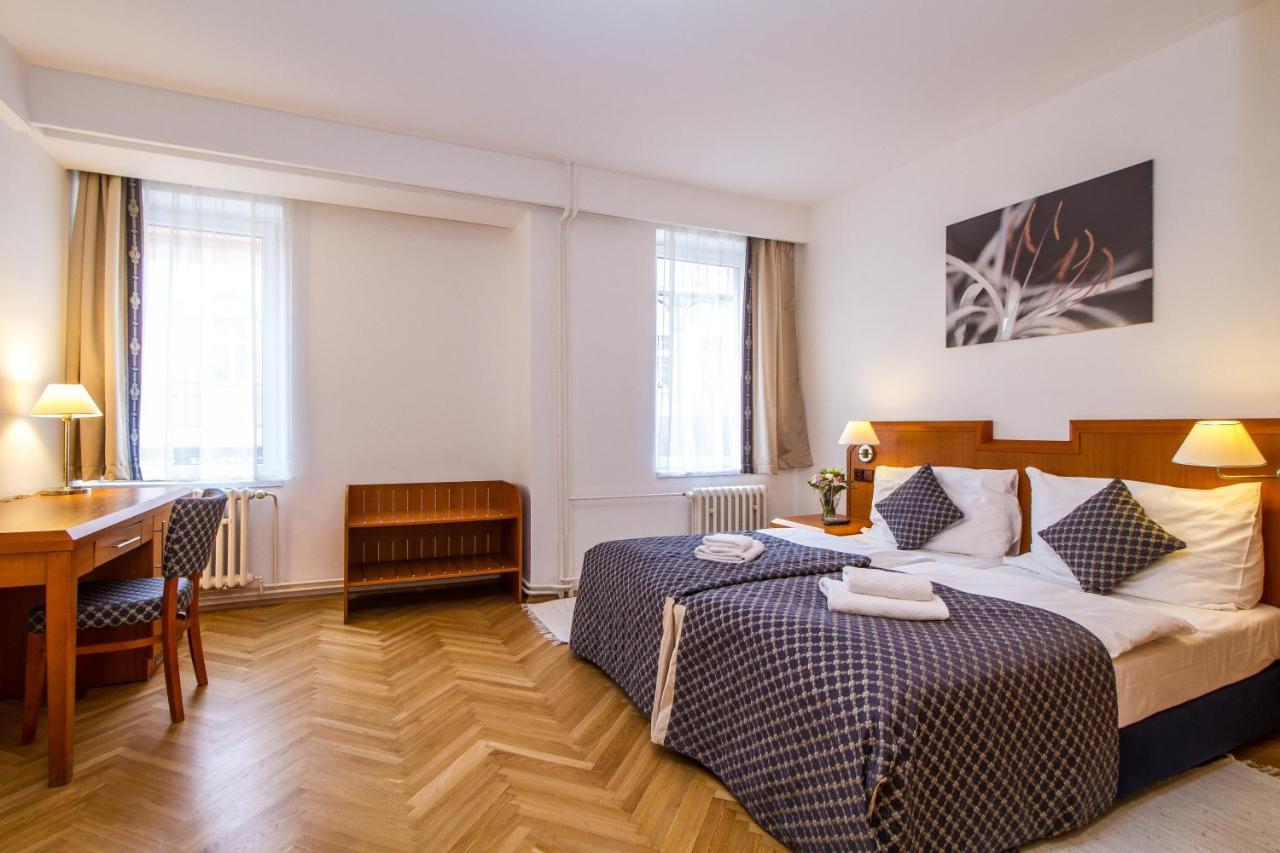 Lh Hotel Medinek Old Town Кутна-Гора Экстерьер фото