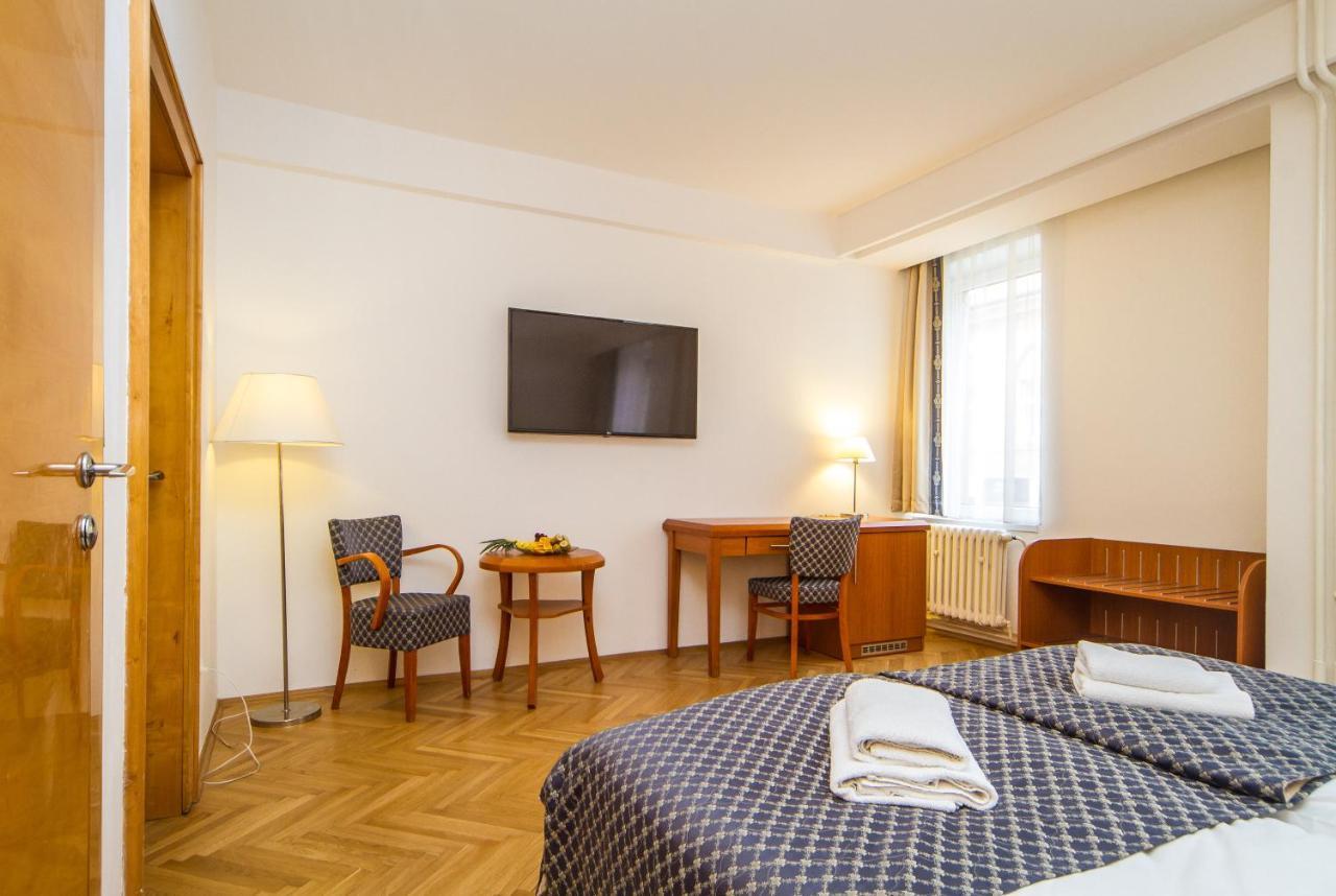 Lh Hotel Medinek Old Town Кутна-Гора Экстерьер фото